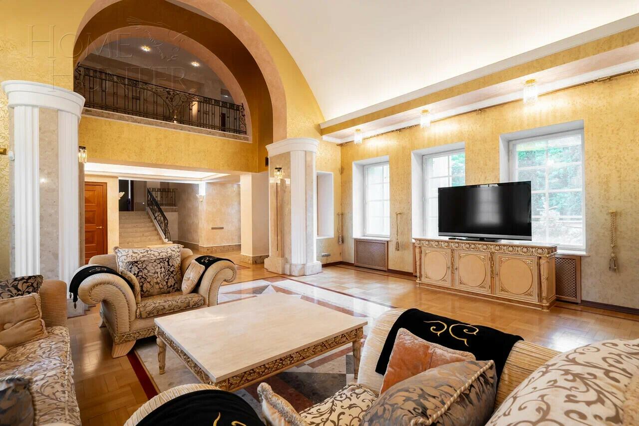 3-этажный коттедж 700 м² с отделкой