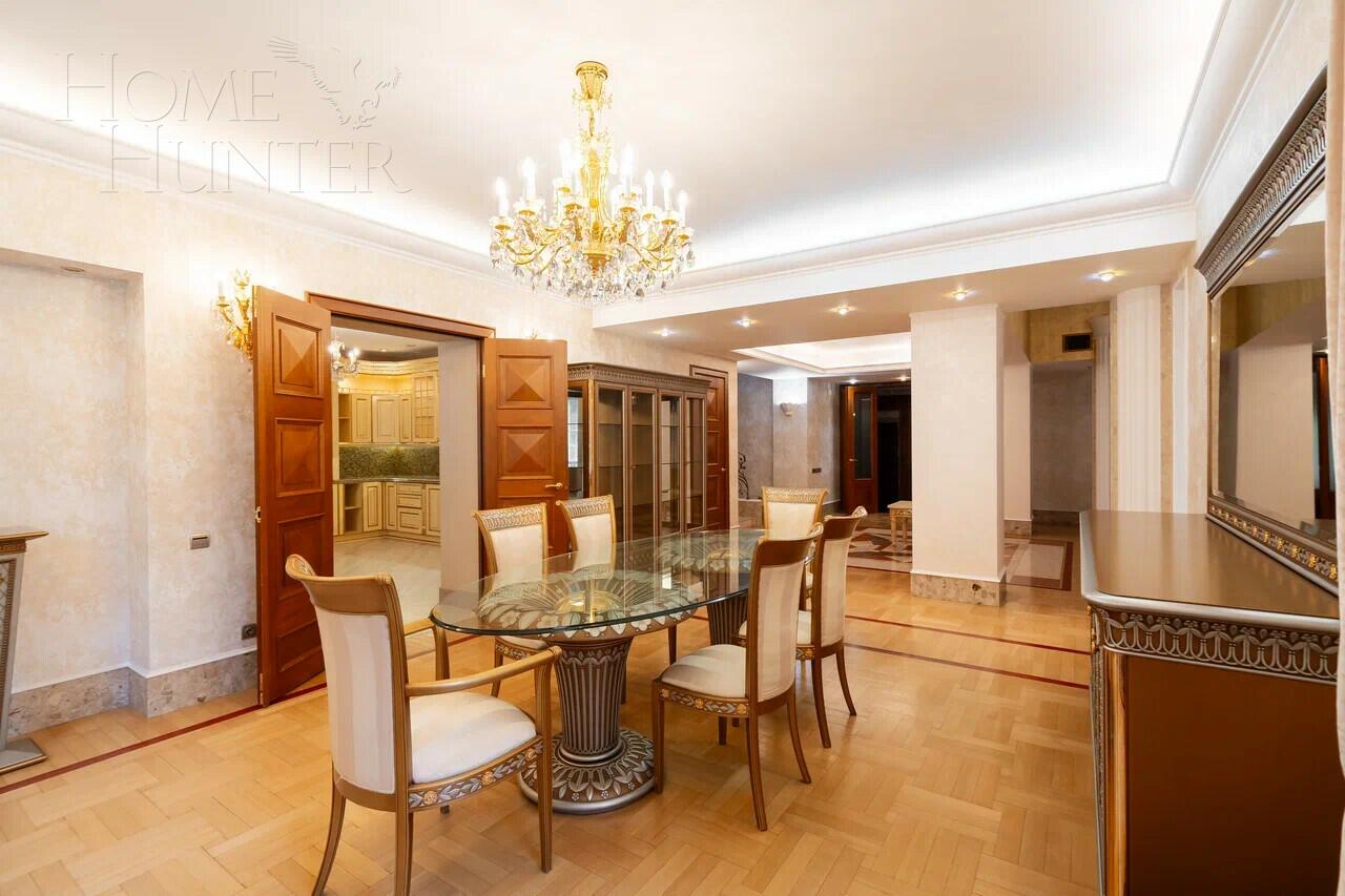 3-этажный коттедж 700 м² с отделкой