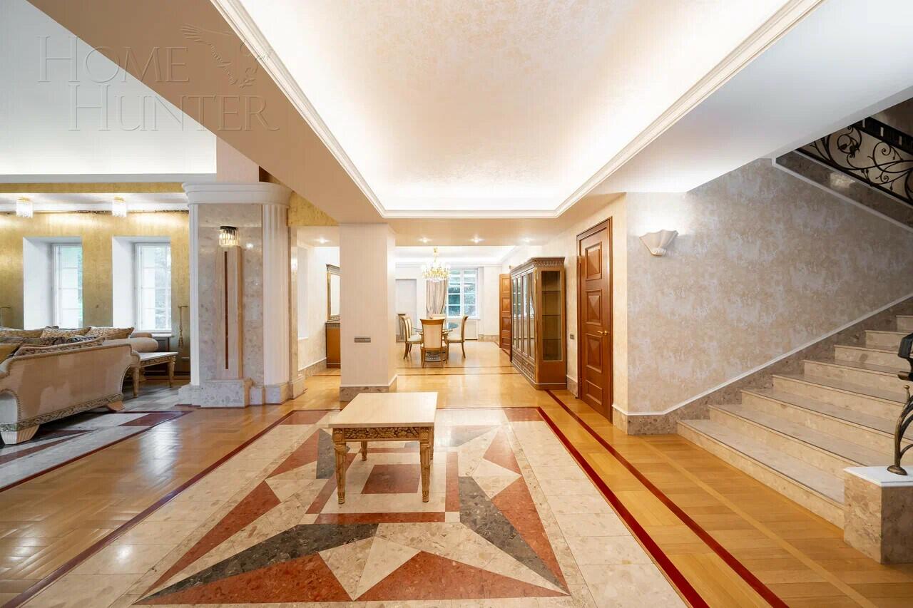 3-этажный коттедж 700 м² с отделкой