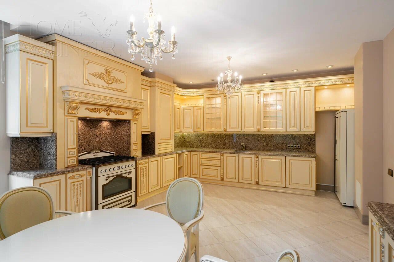 3-этажный коттедж 700 м² с отделкой