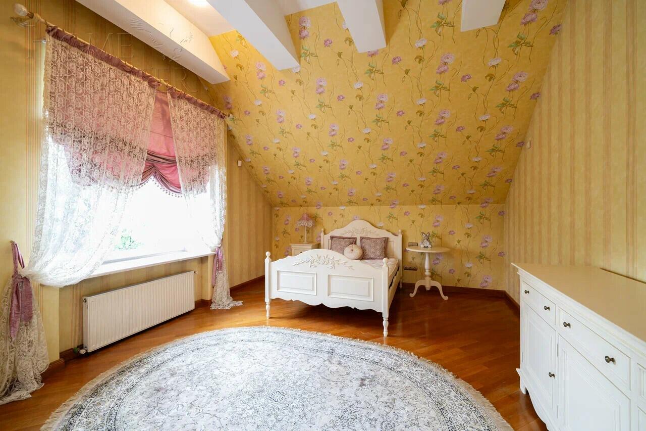 3-этажный коттедж 700 м² с отделкой
