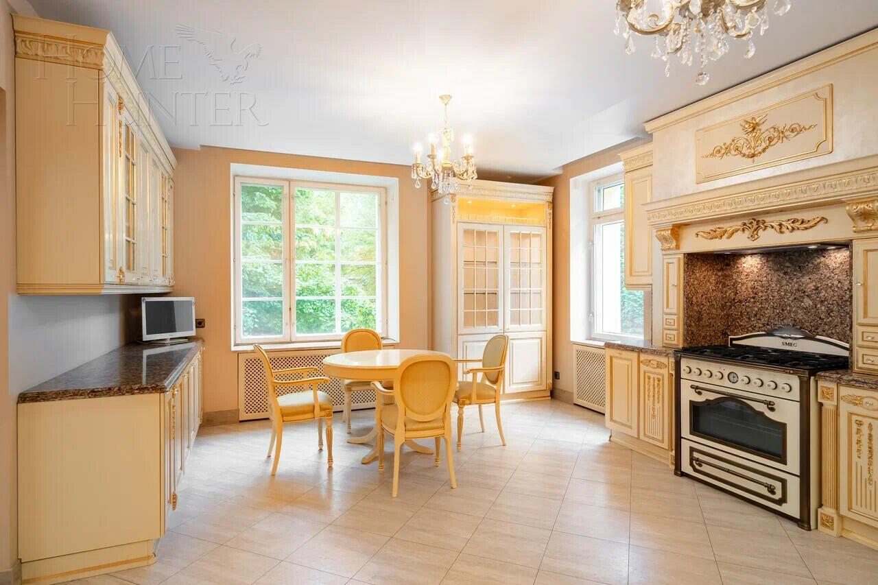 3-этажный коттедж 700 м² с отделкой