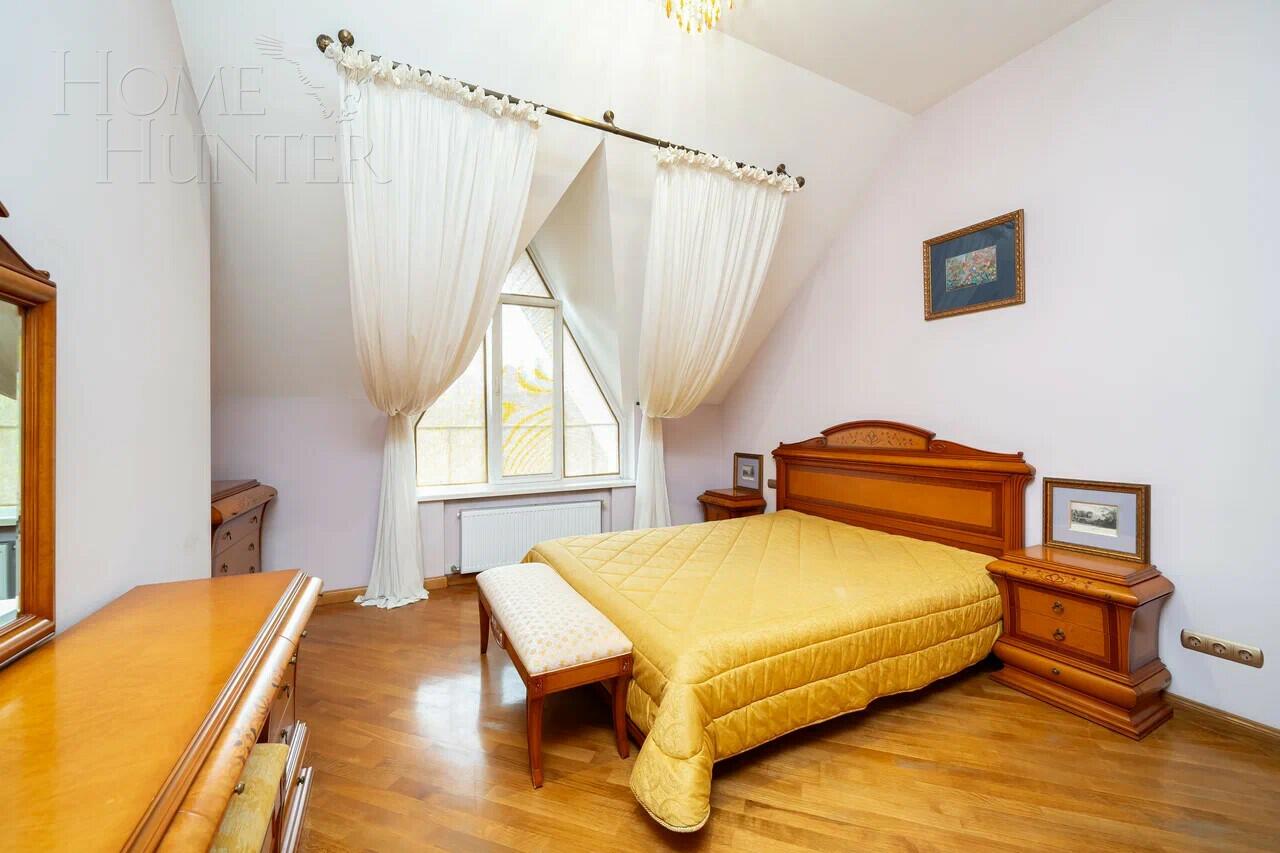 3-этажный коттедж 700 м² с отделкой