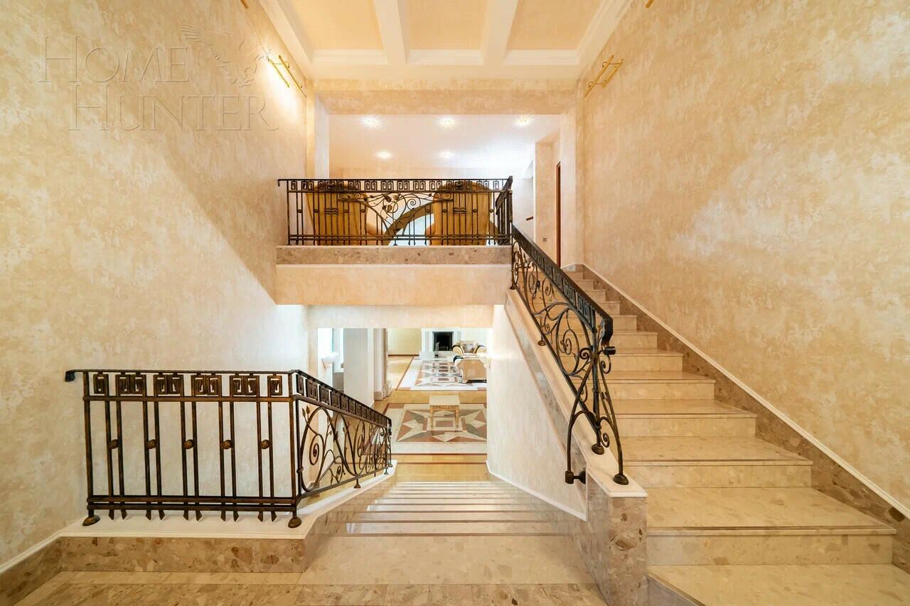 3-этажный коттедж 700 м² с отделкой