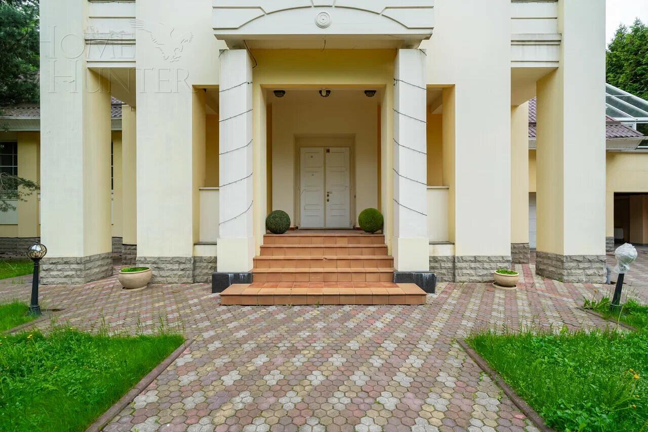 3-этажный коттедж 700 м² с отделкой