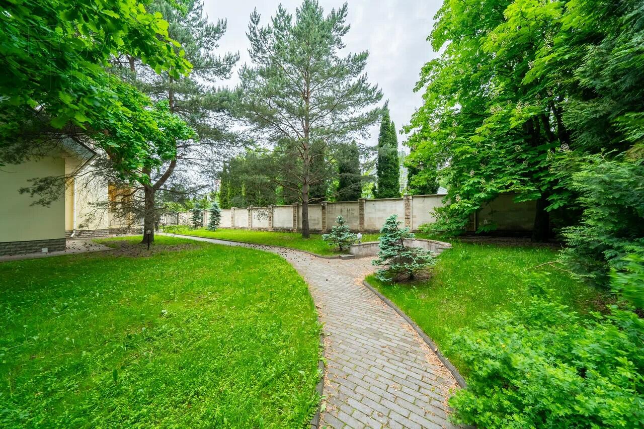 3-этажный коттедж 700 м² с отделкой