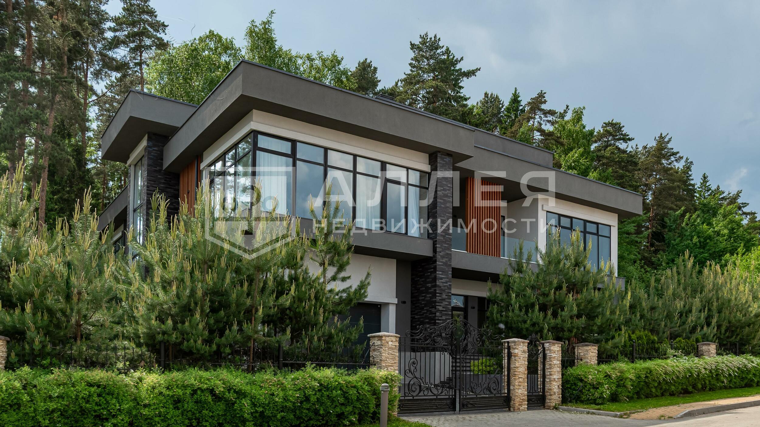 2-этажный коттедж 720 м² с отделкой