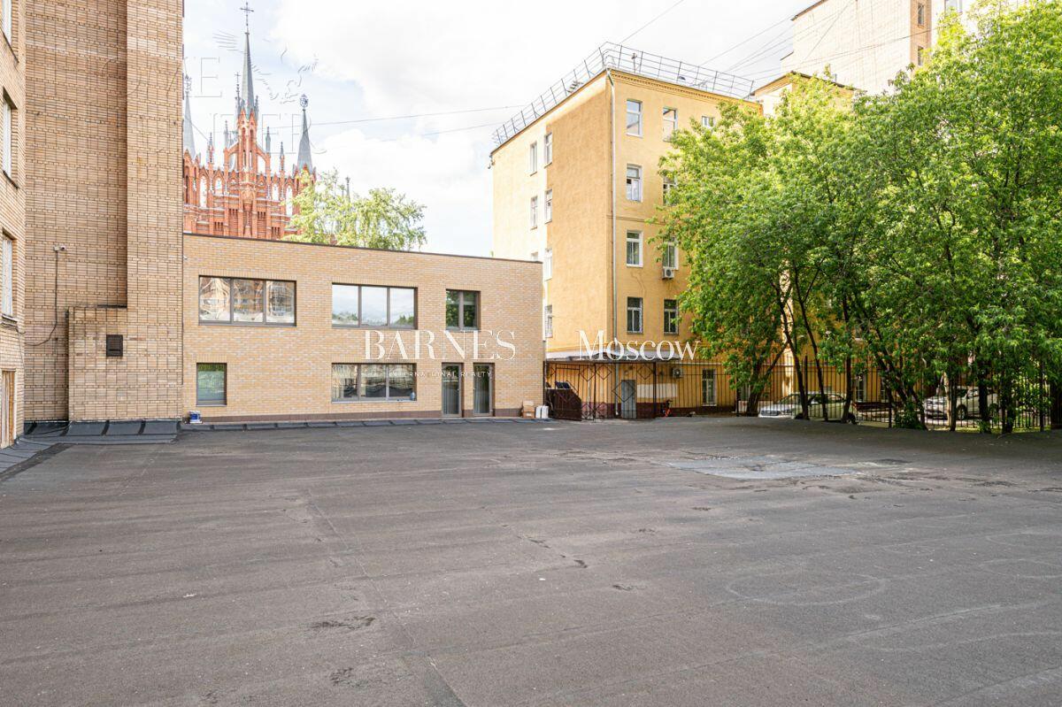 2-УРОВНЕВЫЙ ТАУНХАУС С ОТДЕЛКОЙ 360 М² НА 1 ЭТАЖЕ