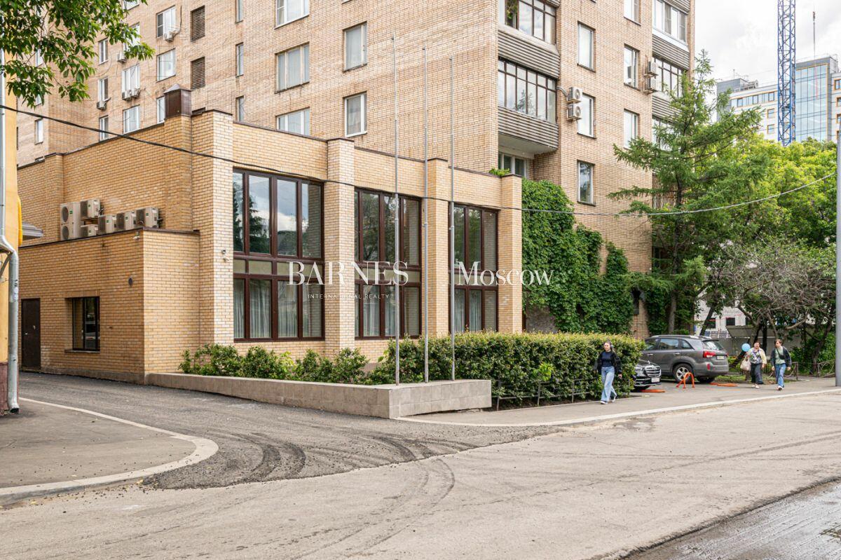 2-УРОВНЕВЫЙ ТАУНХАУС С ОТДЕЛКОЙ 360 М² НА 1 ЭТАЖЕ