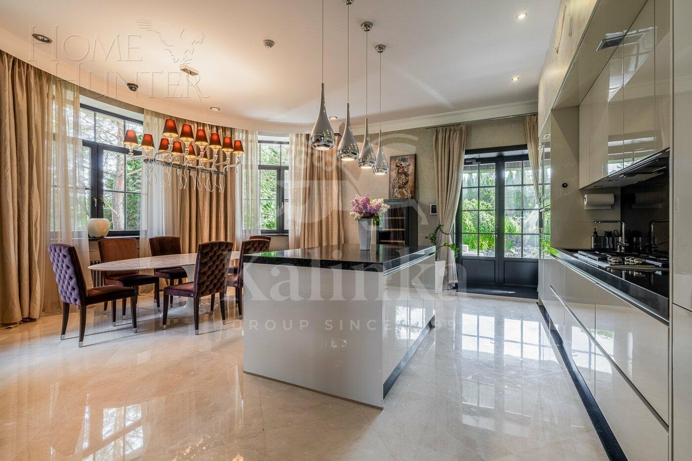 2-этажный коттедж 850 м² с отделкой