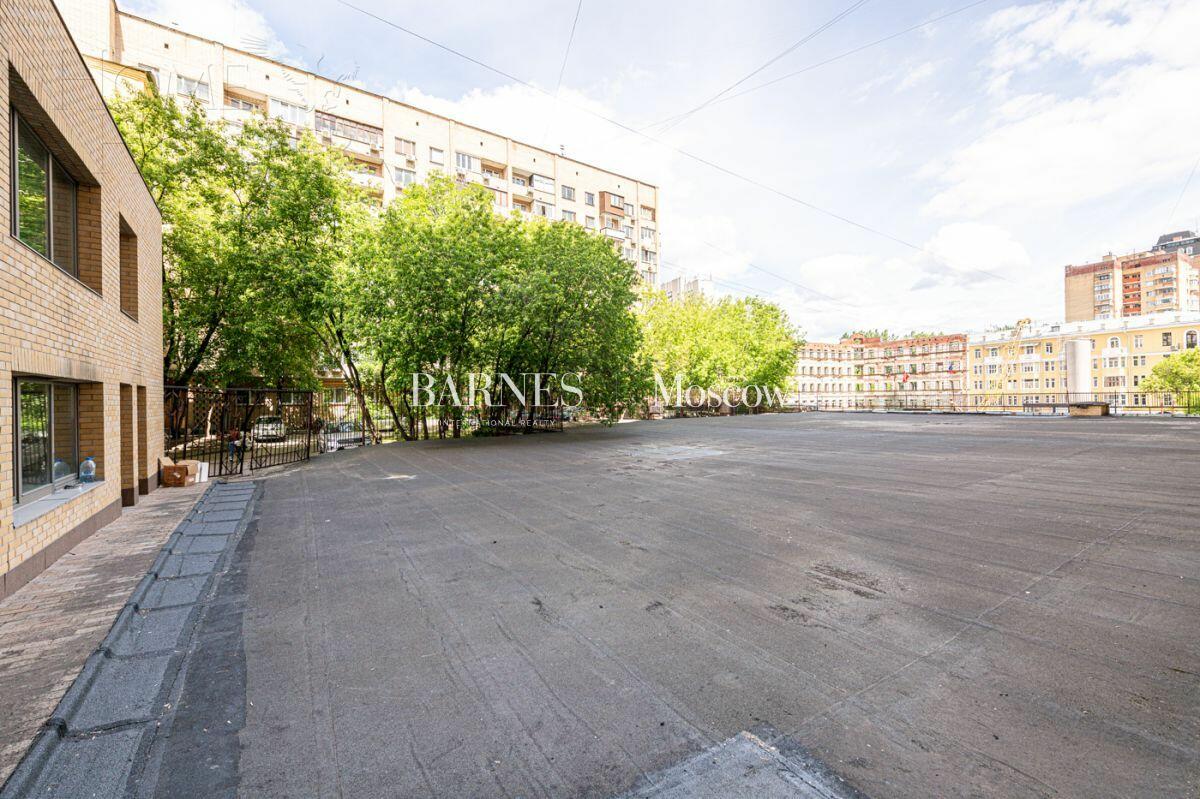 2-УРОВНЕВЫЙ ТАУНХАУС С ОТДЕЛКОЙ 360 М² НА 1 ЭТАЖЕ