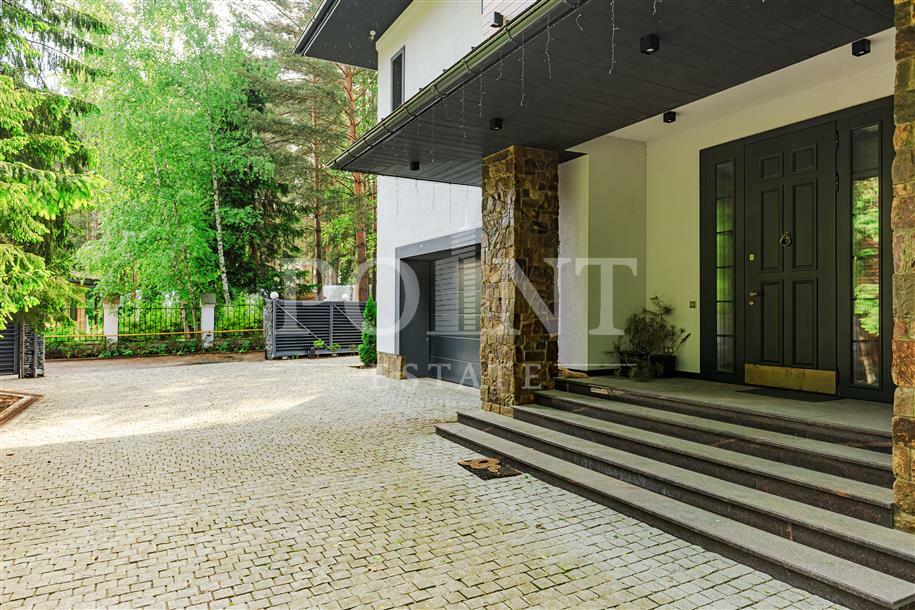 2-этажный коттедж 600 м² с отделкой