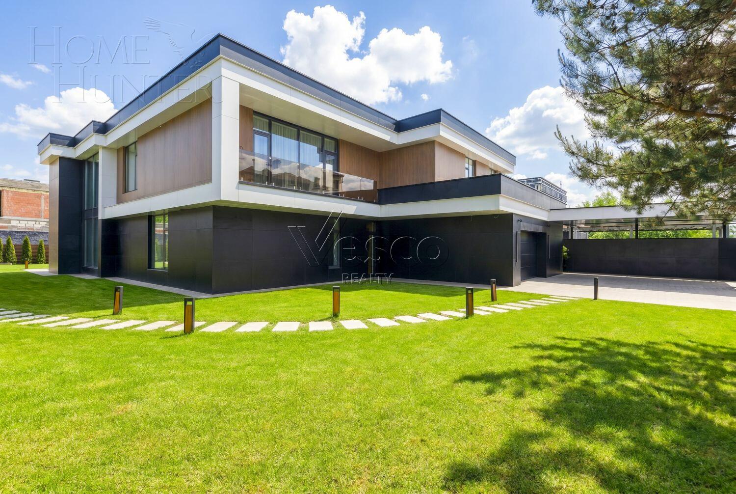 2-этажный коттедж 900 м² без отделки