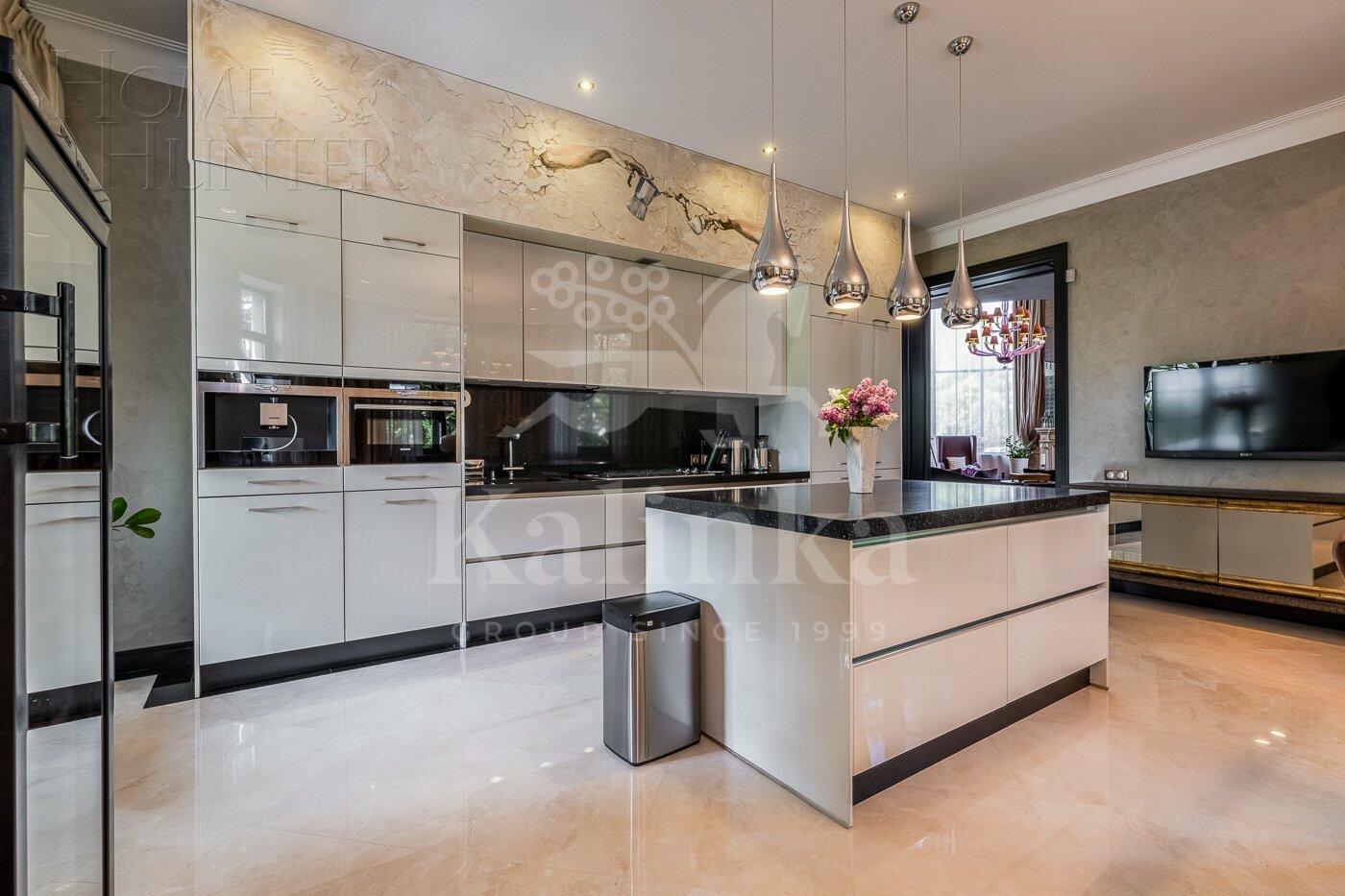 2-этажный коттедж 850 м² с отделкой