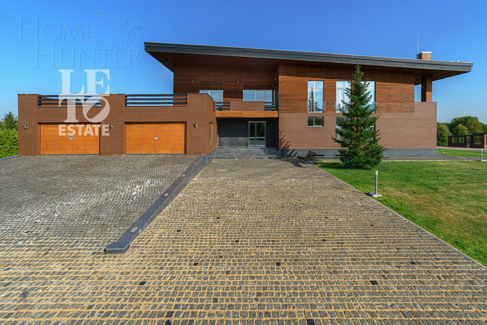 2-этажный коттедж 1 686 м² с отделкой