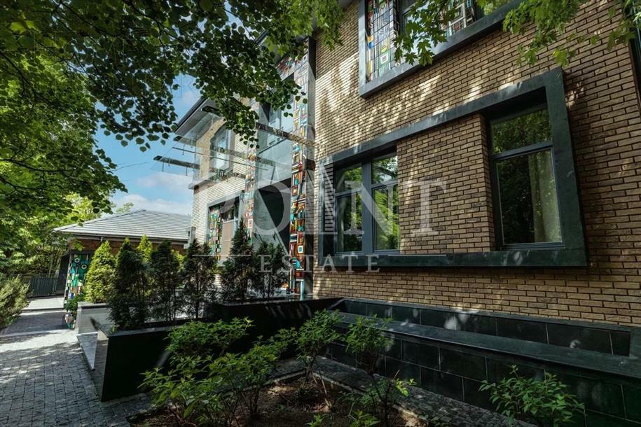 2-этажный коттедж 750 м² с отделкой