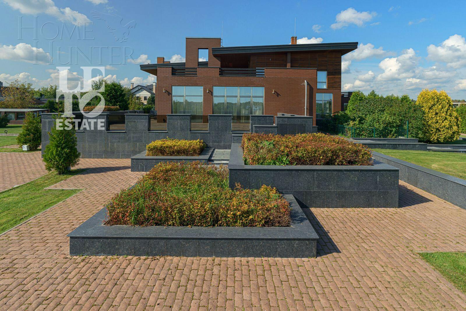 2-этажный коттедж 1 686 м² с отделкой