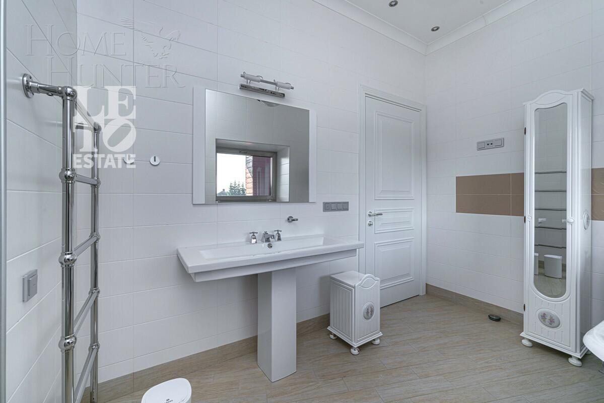 2-этажный коттедж 1 686 м² с отделкой