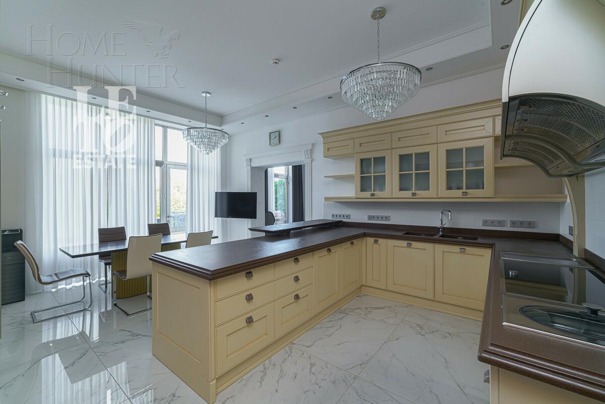 2-этажный коттедж 1 686 м² с отделкой