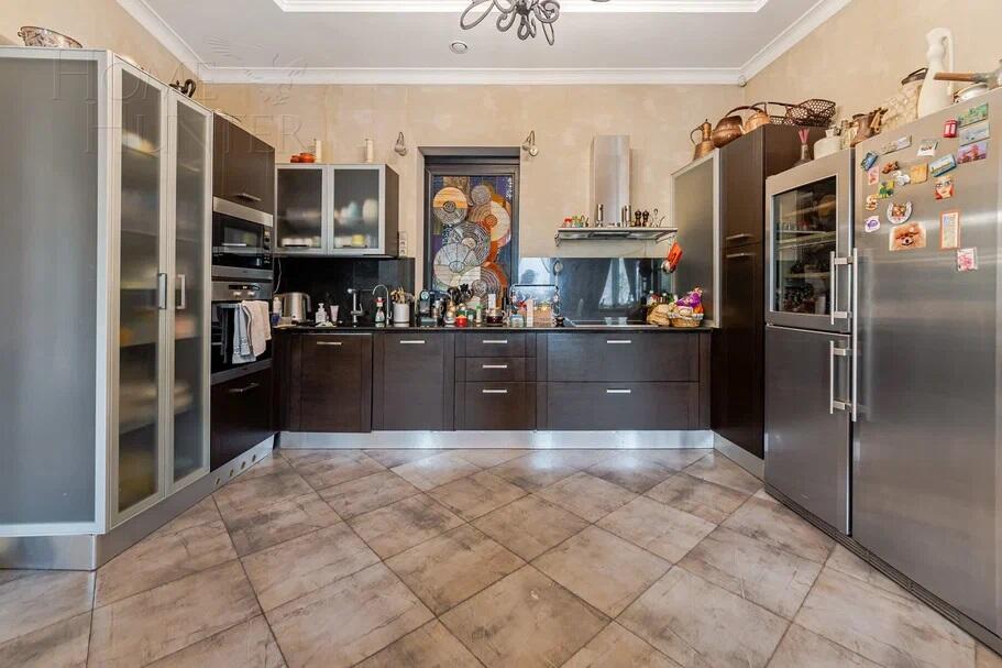 4-КОМН. КВАРТИРА С ОТДЕЛКОЙ 211.6 М² НА 3 ЭТАЖЕ
