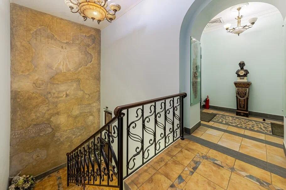 4-КОМН. КВАРТИРА С ОТДЕЛКОЙ 211.6 М² НА 3 ЭТАЖЕ