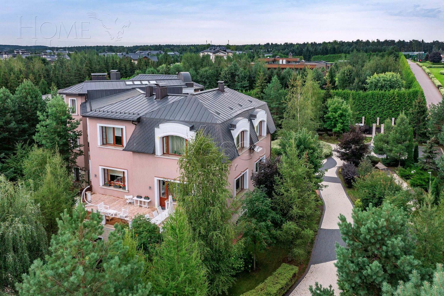 2-этажный коттедж 1 700 м² с отделкой