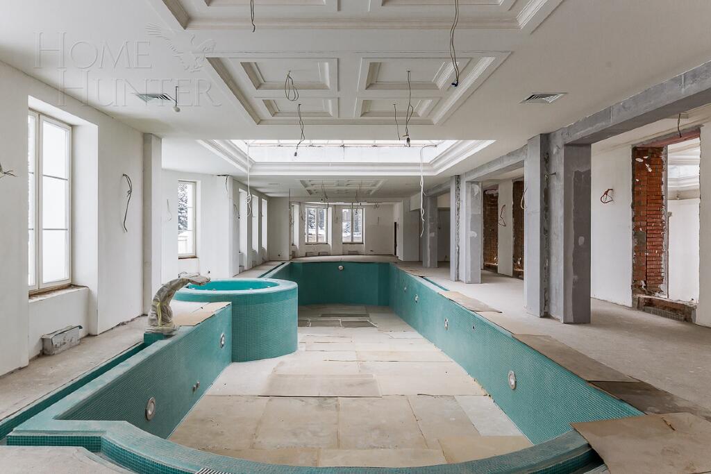 2-этажный коттедж 2 200 м² без отделки