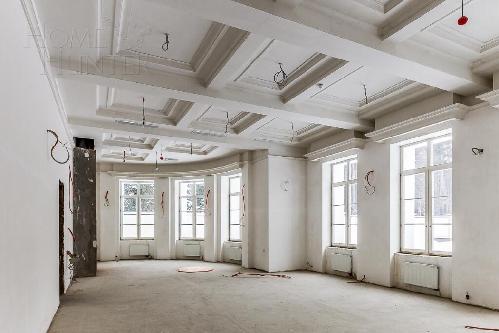 2-этажный коттедж 2 200 м² без отделки