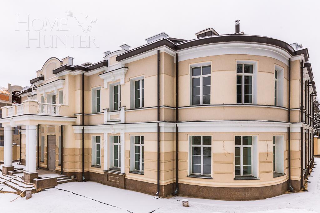2-этажный коттедж 2 200 м² без отделки