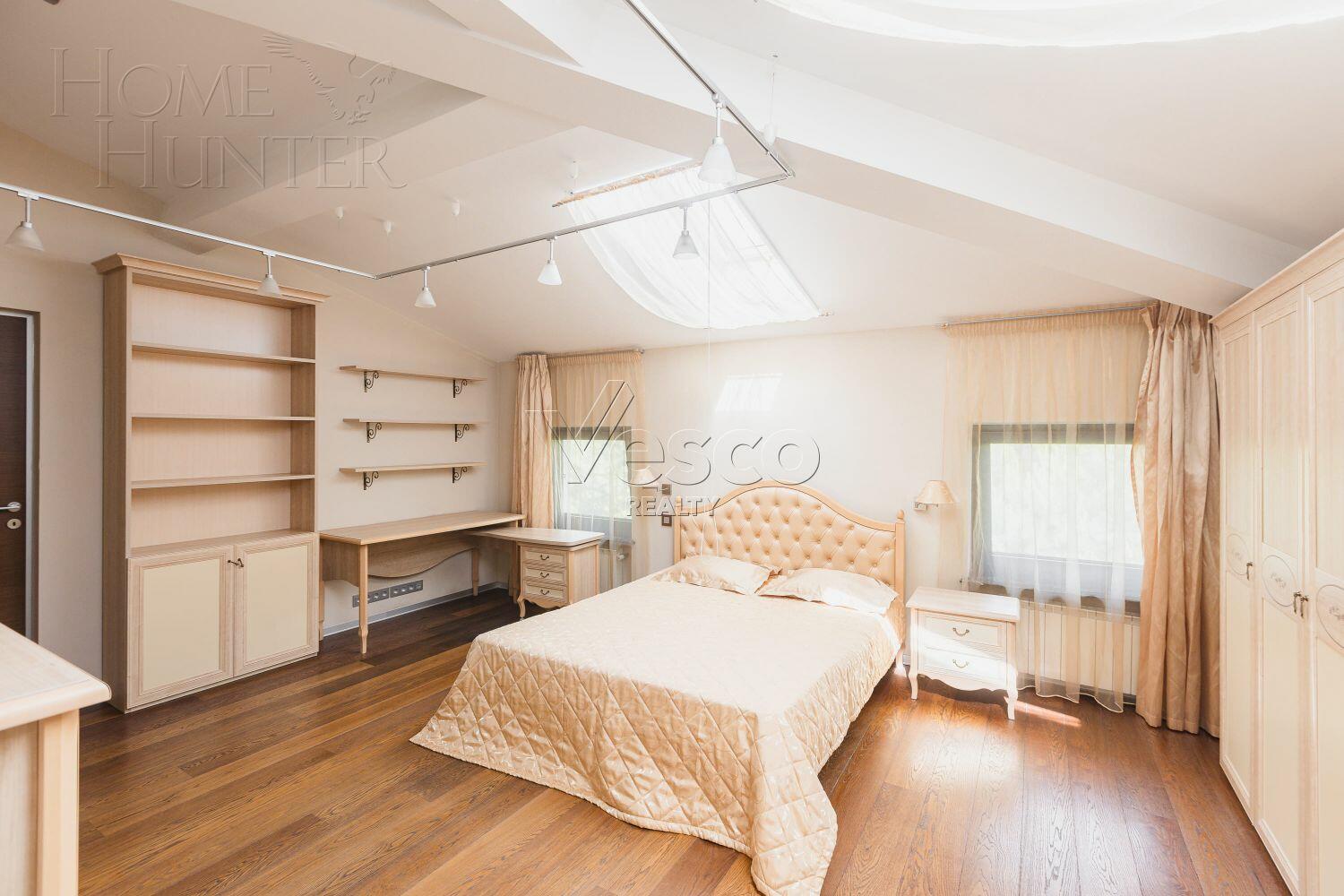3-этажный коттедж 900 м² с отделкой