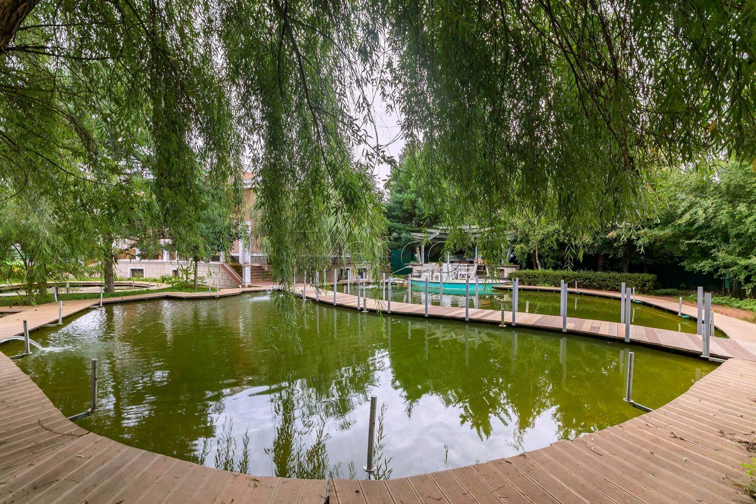 2-этажный коттедж 1 700 м² с отделкой