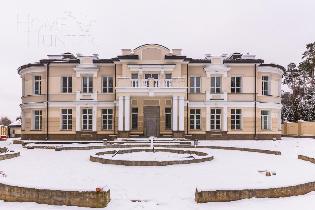 2-этажный коттедж 2 200 м² без отделки