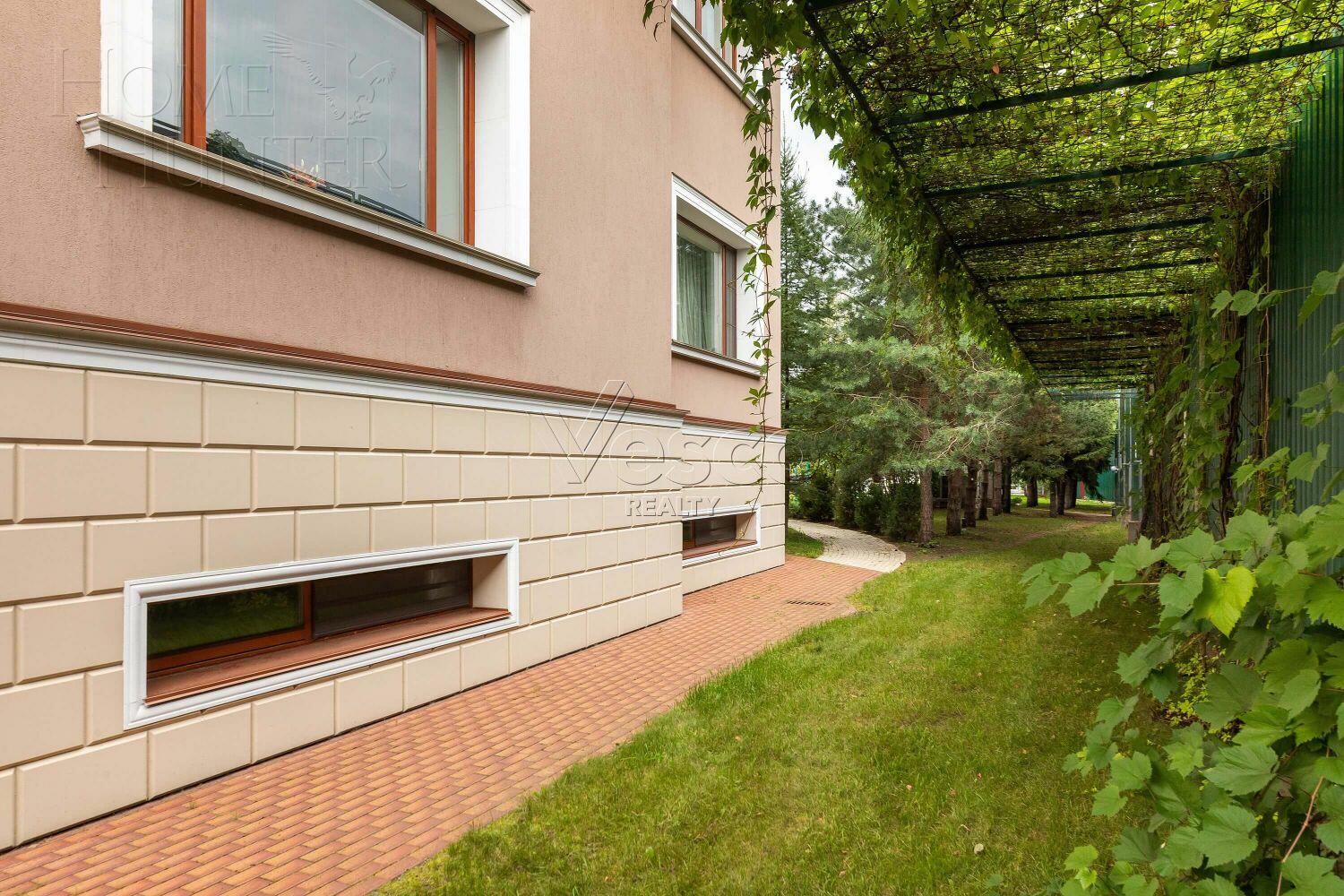 2-этажный коттедж 1 700 м² с отделкой