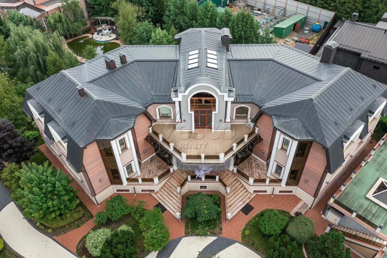 2-этажный коттедж 1 700 м² с отделкой