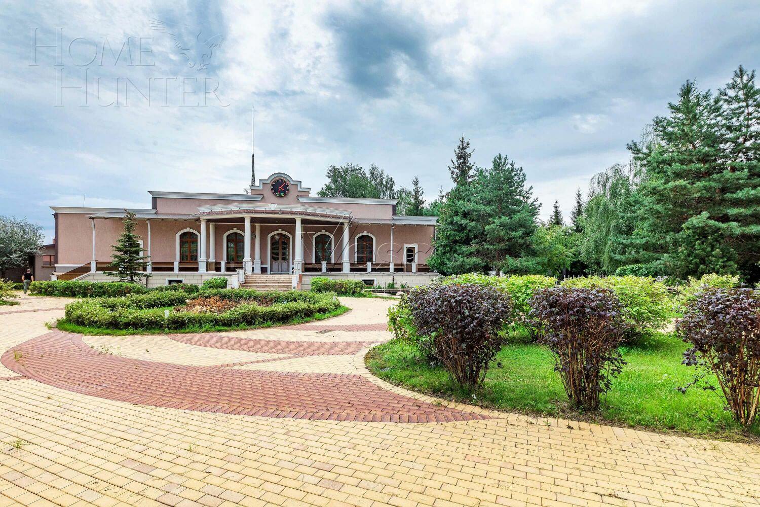 2-этажный коттедж 1 700 м² с отделкой