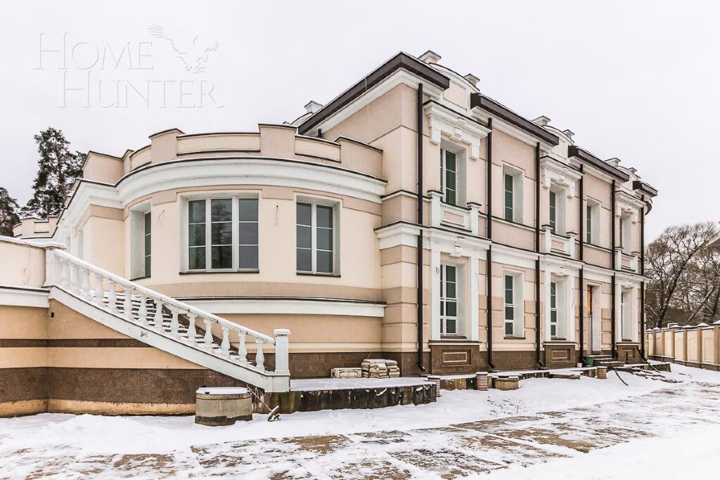 2-этажный коттедж 2 200 м² без отделки