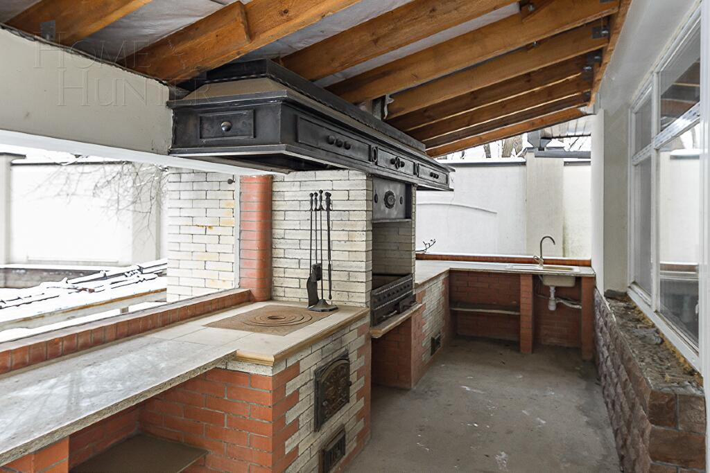 2-этажный коттедж 2 200 м² без отделки