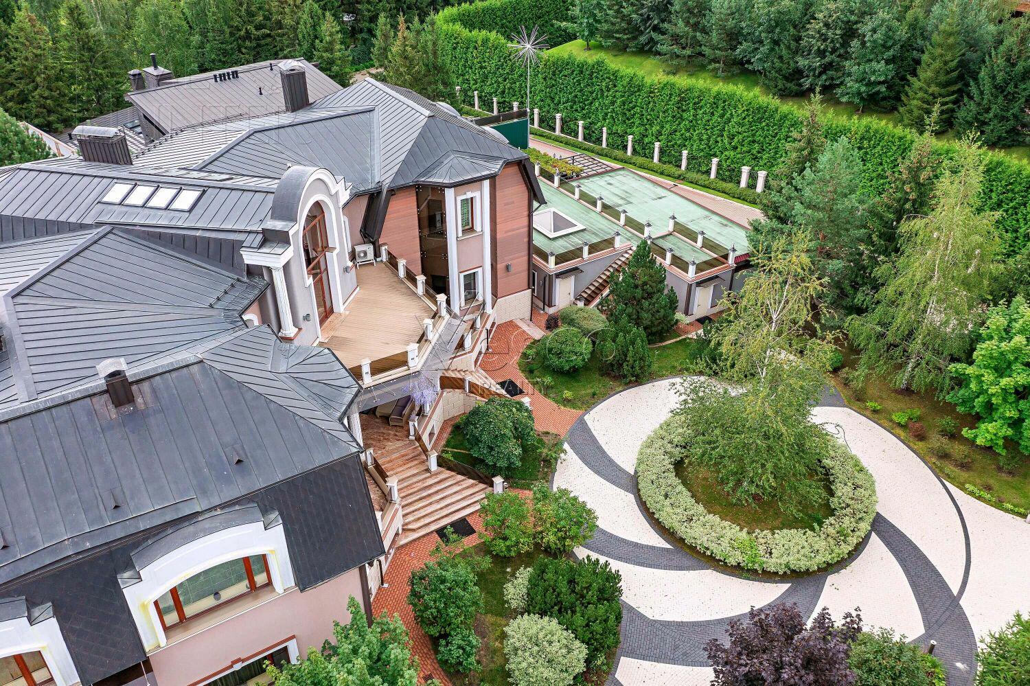2-этажный коттедж 1 700 м² с отделкой
