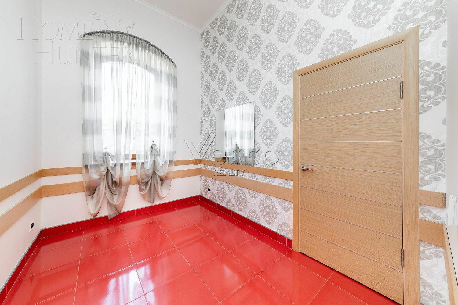 2-этажный коттедж 1 700 м² с отделкой