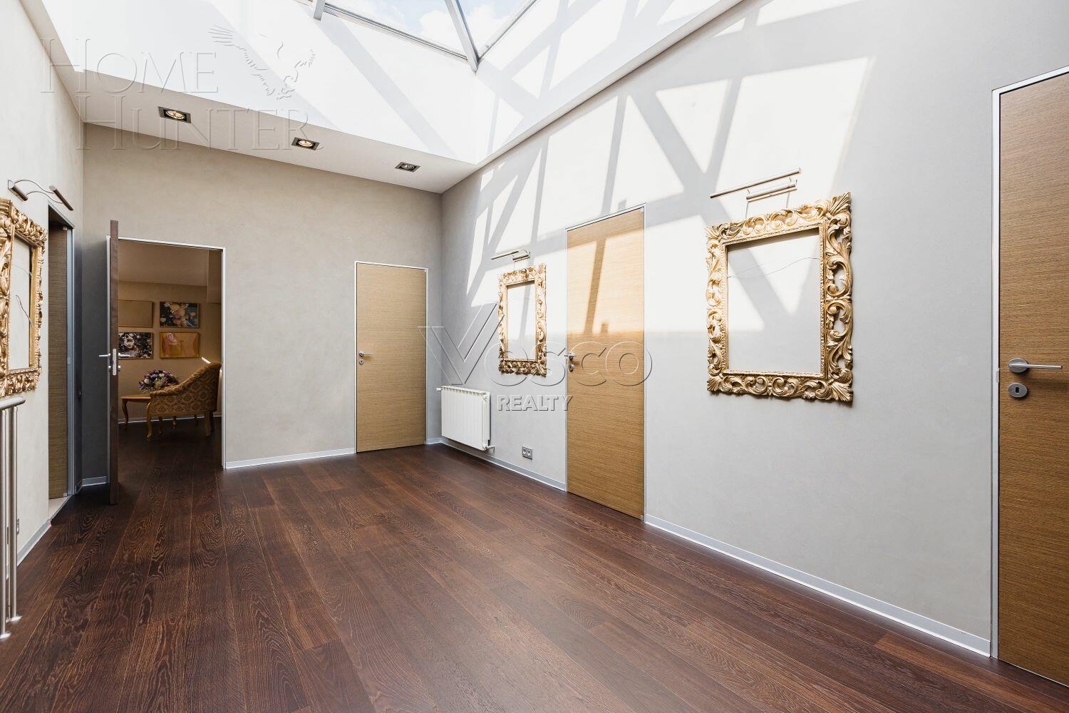 3-этажный коттедж 900 м² с отделкой