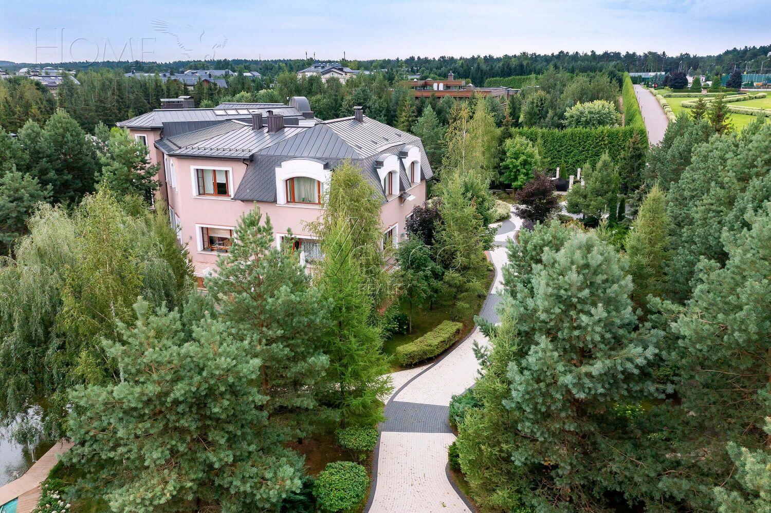 2-этажный коттедж 1 700 м² с отделкой