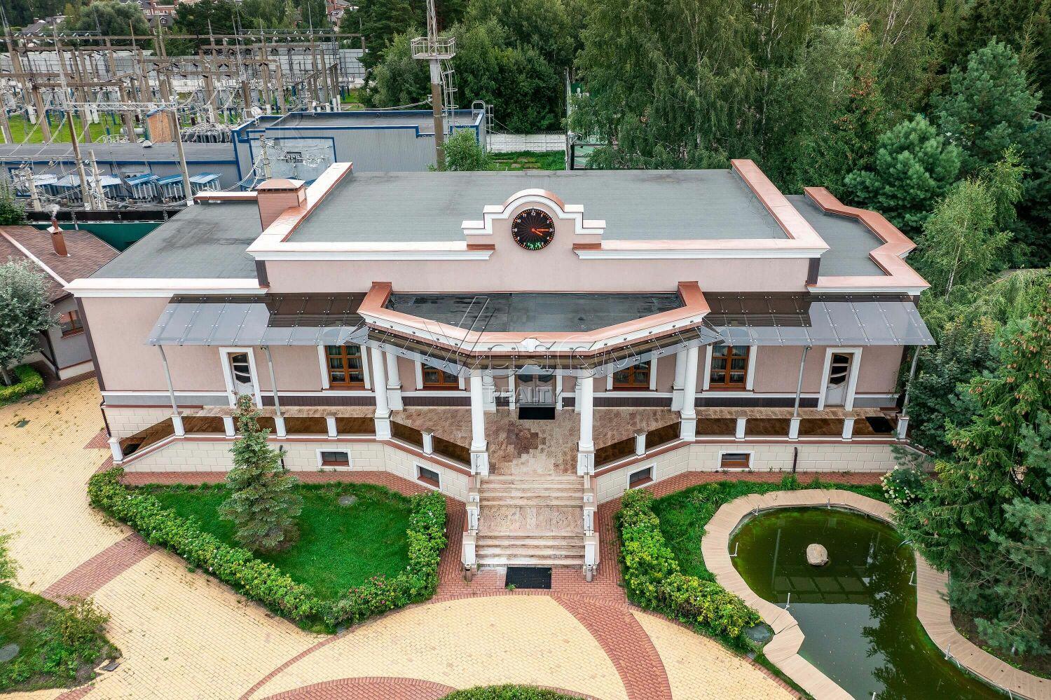 2-этажный коттедж 1 700 м² с отделкой