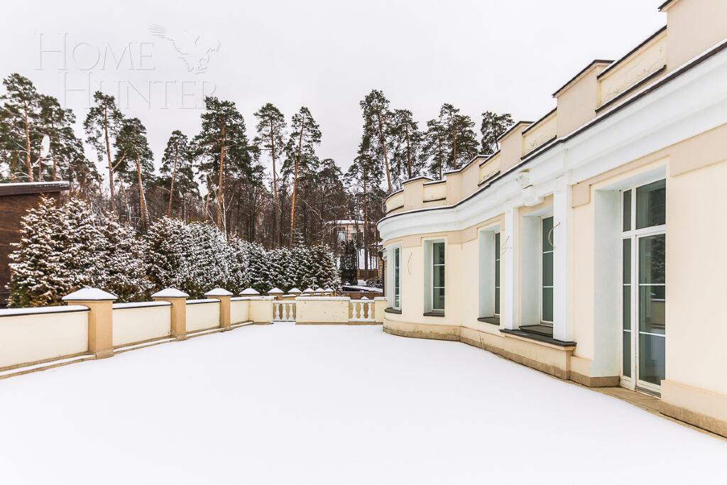 2-этажный коттедж 2 200 м² без отделки
