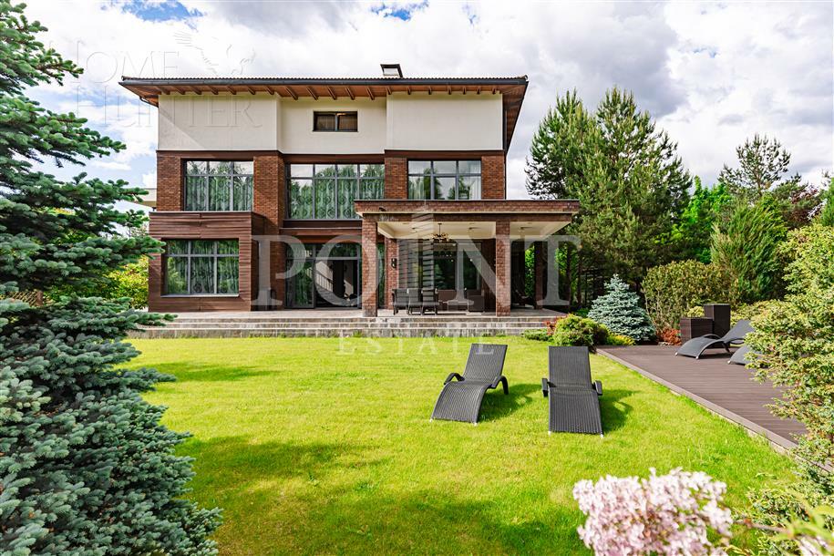 3-этажный коттедж 900 м² с отделкой