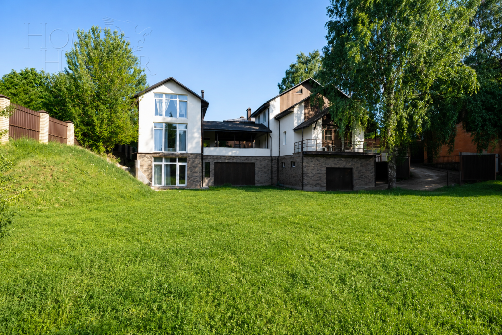 3-этажный коттедж 400 м² с отделкой