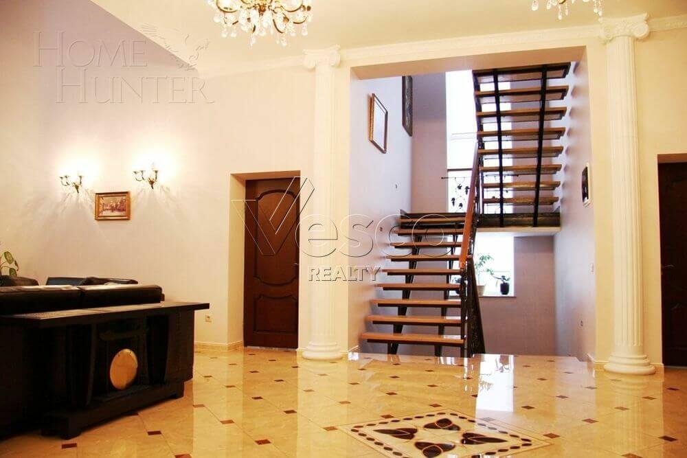 2-этажный коттедж 650 м² с отделкой