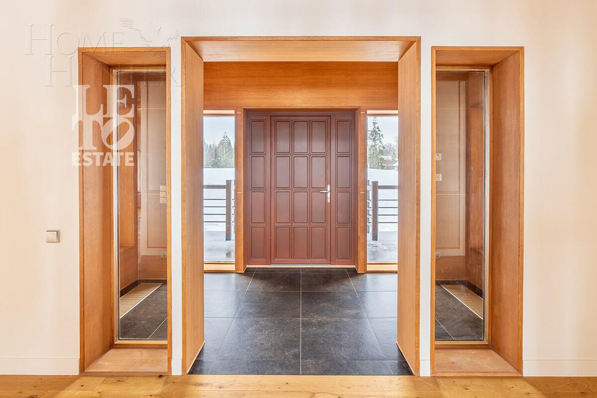 3-этажный коттедж 600 м² с отделкой