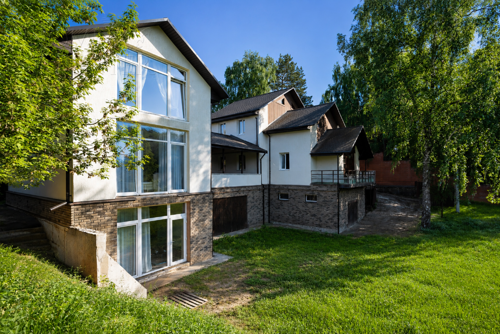 3-этажный коттедж 400 м² с отделкой