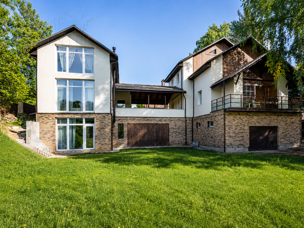 3-этажный коттедж 400 м² с отделкой