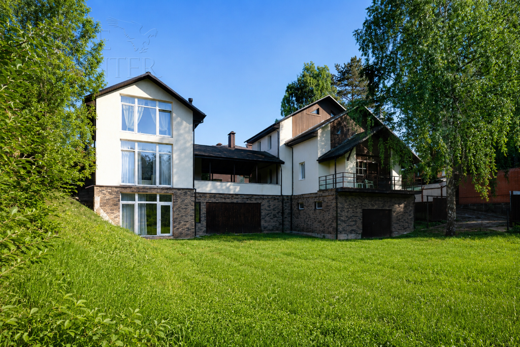 3-этажный коттедж 400 м² с отделкой